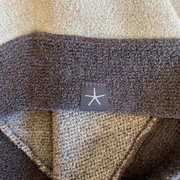 Barefoot Dreams Ultra Lite Grey Striped Poncho - One Size - So Soft!! - Picture 5 of 9